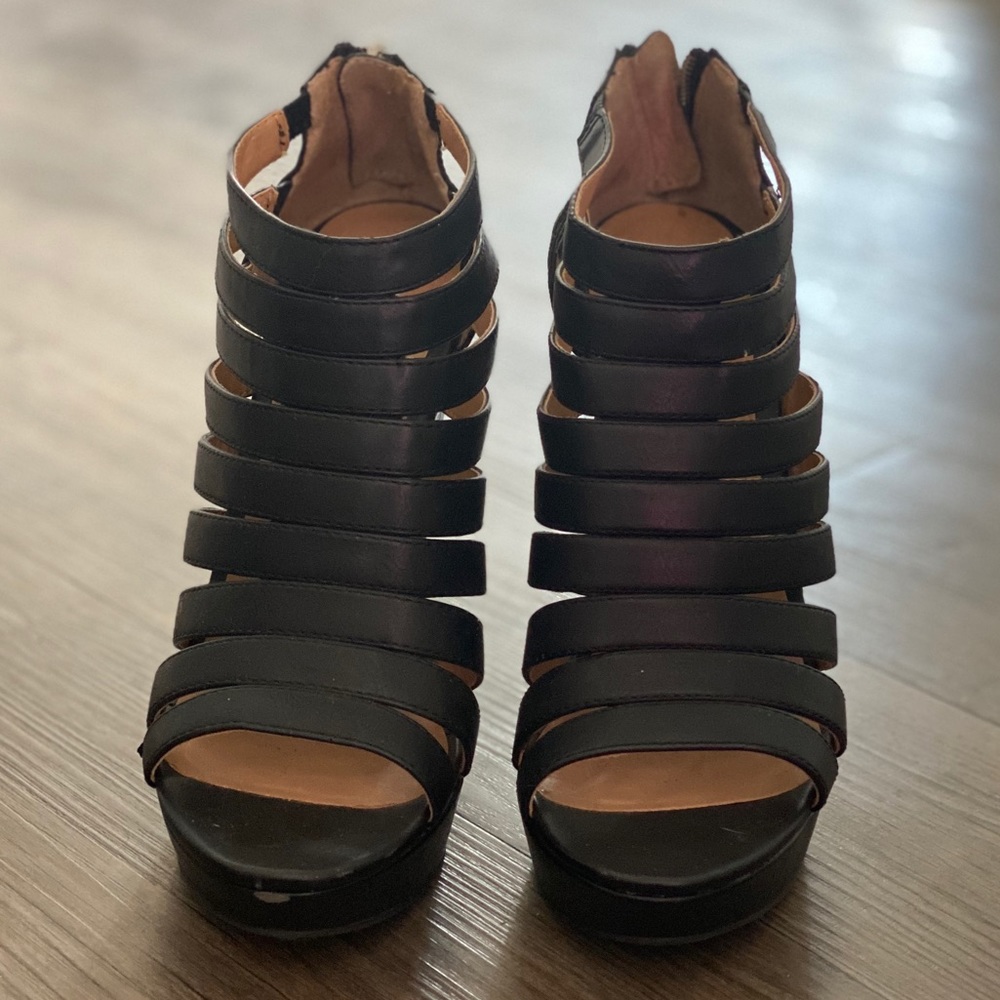 NEW CHINESE LAUNDRY STRAPPY WEDGES